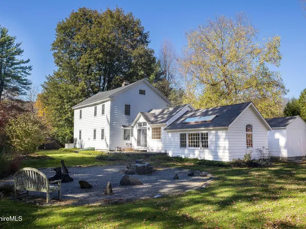 28 Interlaken Rd, Stockbridge, MA 01262