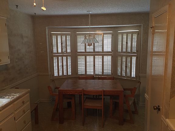 5th image of 100 Clearlake Dr E
