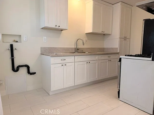 2 bed, 1.0 bath, 873 sqft, $2,990 — Photo 2