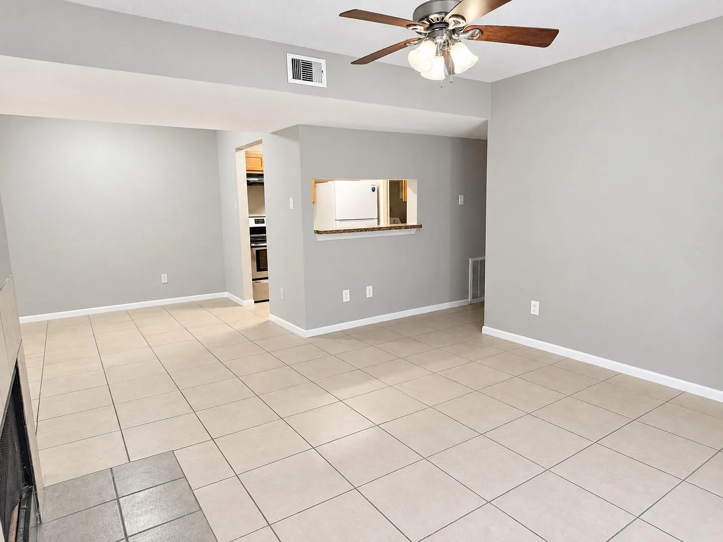 3 bed, 2.0 bath, 4224 sqft, $1,400 — Photo 2