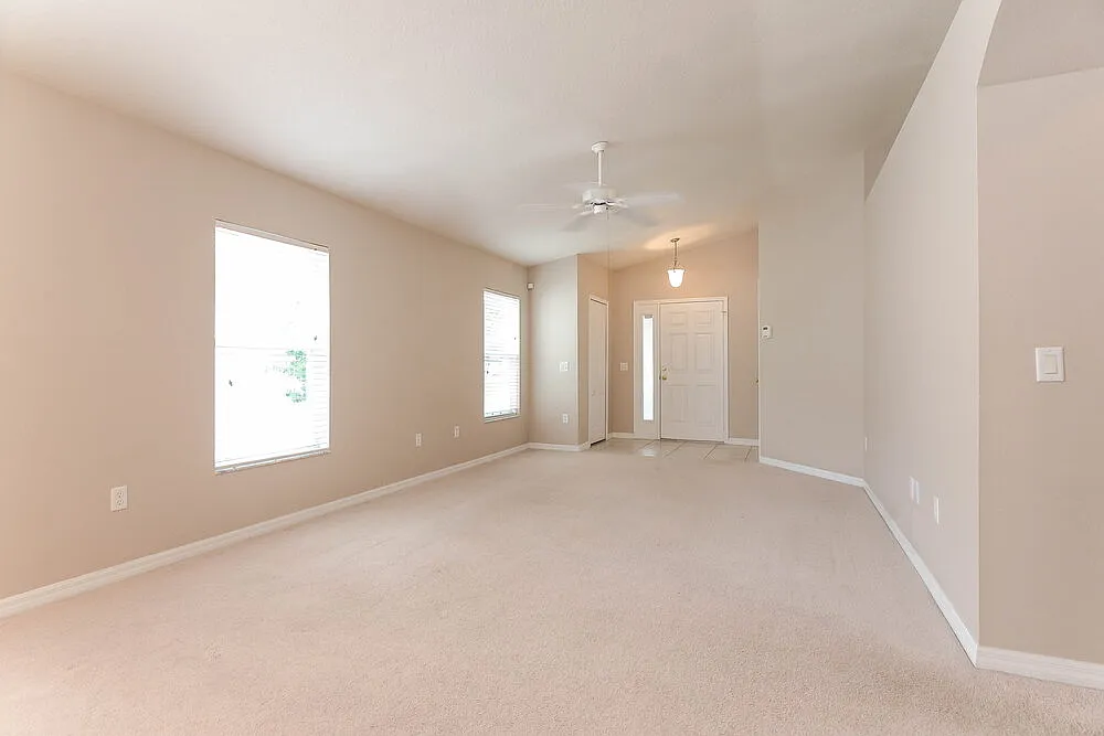 3 bed, 2.0 bath, 1340 sqft, $2,035 — Photo 3