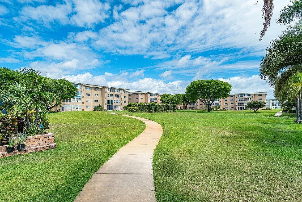 1 bed, 1.5 bath, 754 sqft, $1,495 — Photo 3