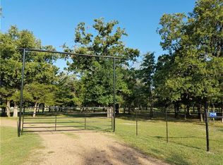 2900 Burke Rd, Flatonia, TX 78941