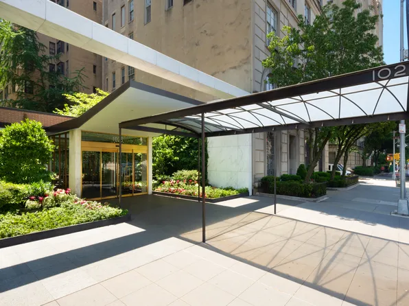 1025 5th Avenue image 6 of 7