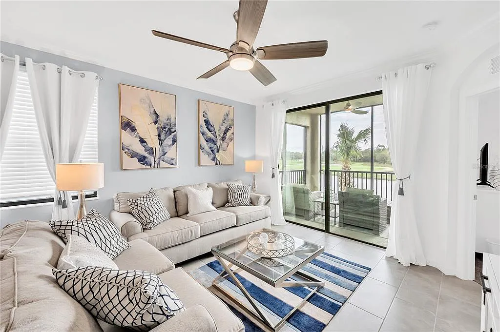 3 bed, 2.0 bath, 1301 sqft, $2,300 — Photo 4
