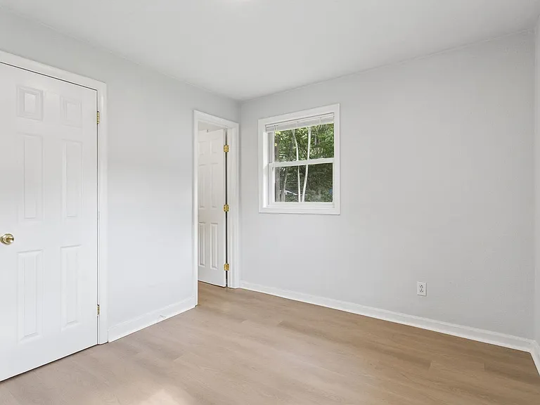 11 Woodhaven Rd — Photo 20