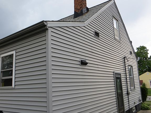 4th image of 12217 Emery Ave