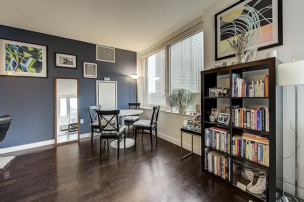 Sold by Redfin Real Estate | media 23