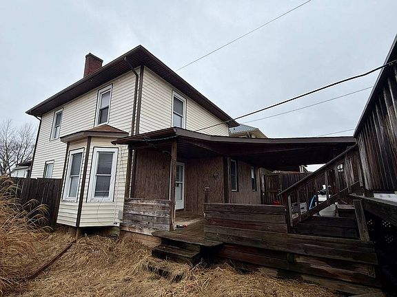 5th image of 718 Clark St