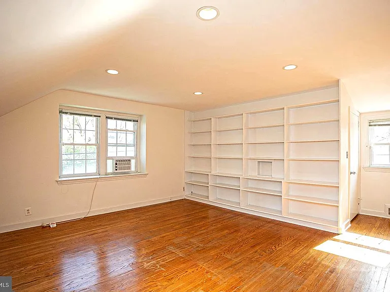 526 Williams Rd — Photo 13