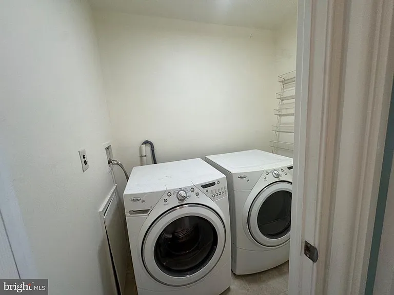 220 Deerpark Ct — Photo 25