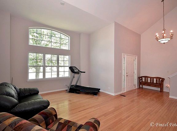 2nd image of 6 Sugar Creek Ct