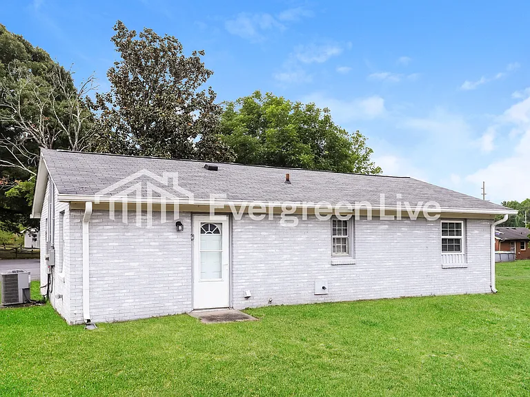 107 Camden Cir — Photo 14