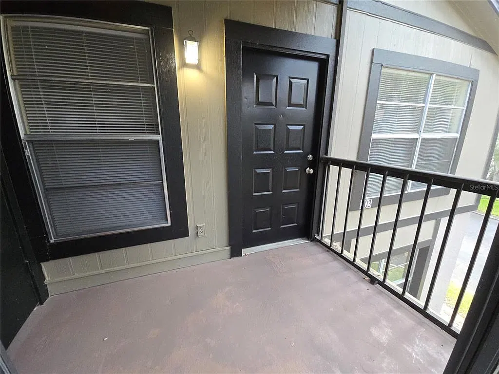 2 bed, 2.0 bath, 912 sqft, $1,449 — Photo 3
