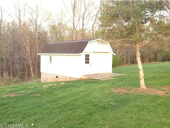 5th image of 202 Holly Hill Dr