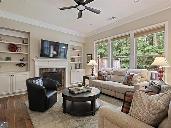 4th image of 1971 Silver Birch Drive Se