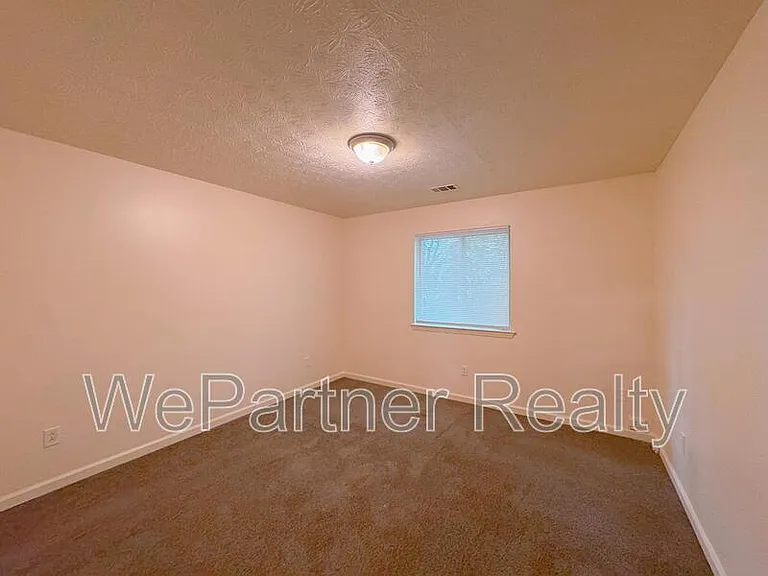 7416 Dartmouth Ct — Photo 11