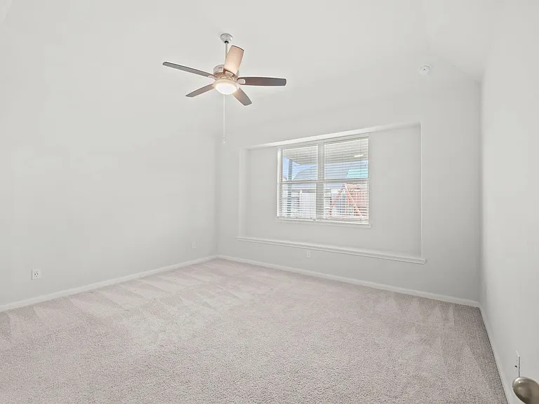 19806 Lone Paddock Cir — Photo 15