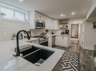 15830 94a Ave NW #BASEMENT, Edmonton, AB T5R5L8