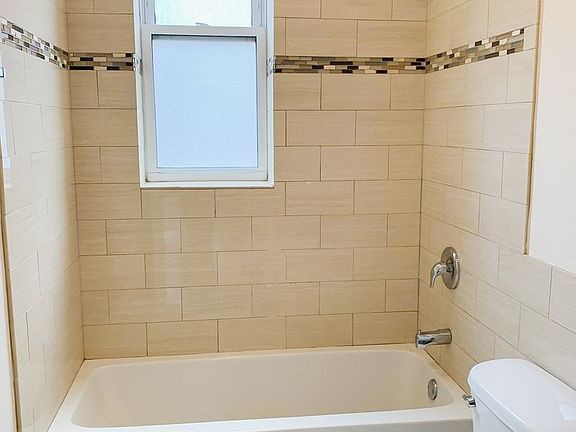 4th image of 855 W Cornelia Ave APT 1