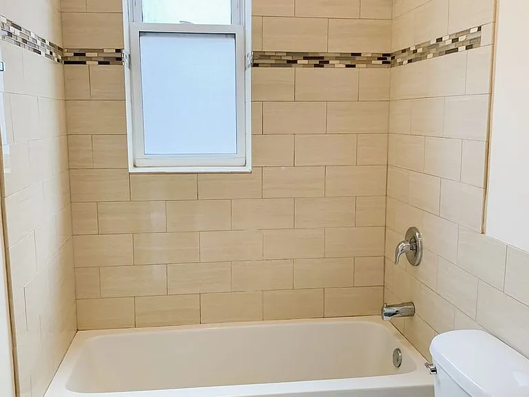 855 W Cornelia Ave #1-W — Photo 4