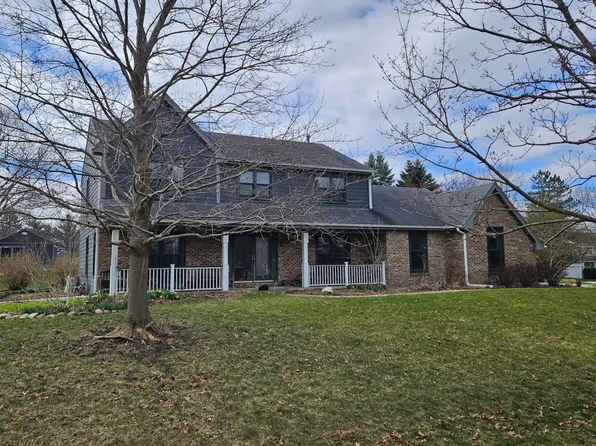 5557 Old Field Rd, Lake Zurich, IL 60047