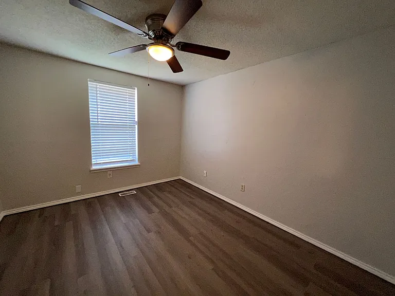 2137 Goodrich Dr — Photo 10