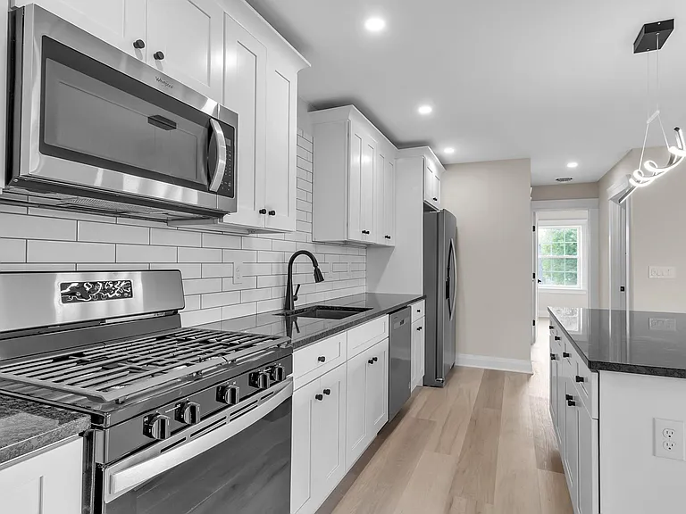 151 Division St #4 — Photo 6