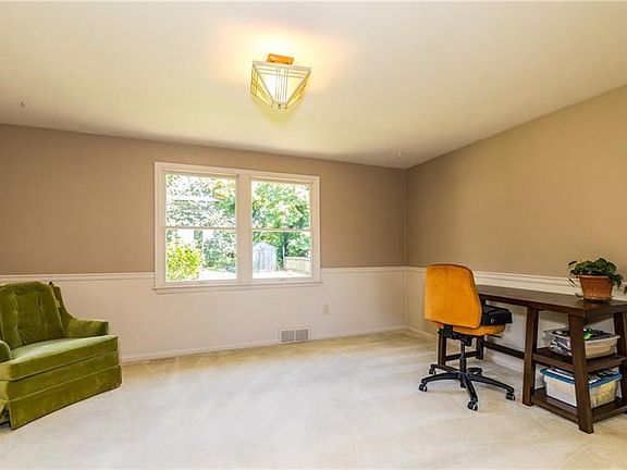 Extra Large Dining Room.  Imagine the memories being made during special times