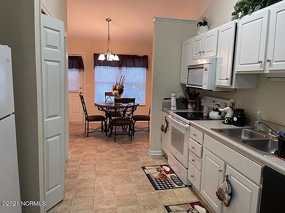 4th image of 1112 Masters Lane #B