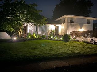 1 Ives Ln, Plainview, NY 11803