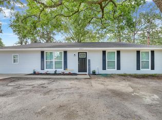 1027 Live Oak Dr, Hinesville, GA 31313