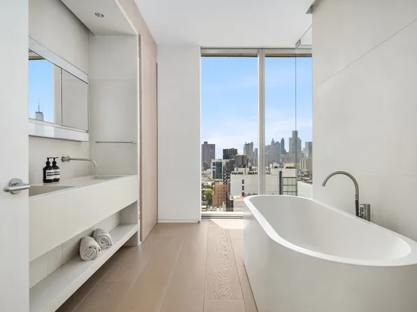 215 Chrystie Street image 6 of 11