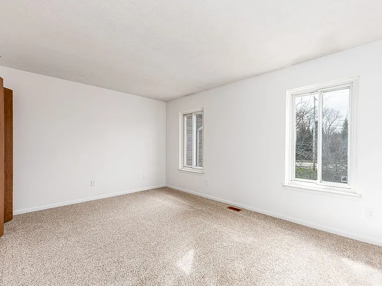 5808 Okemos Rd — Photo 7