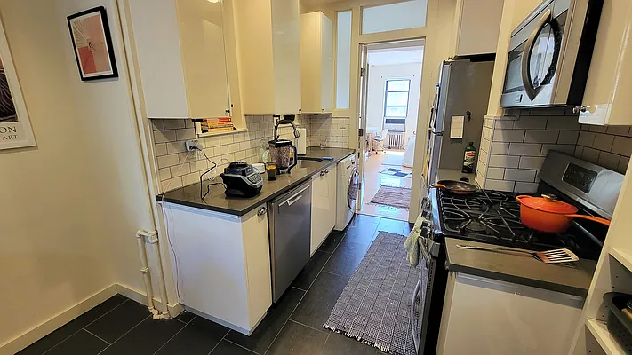 Rented by New York Dwellings LLC | media 18