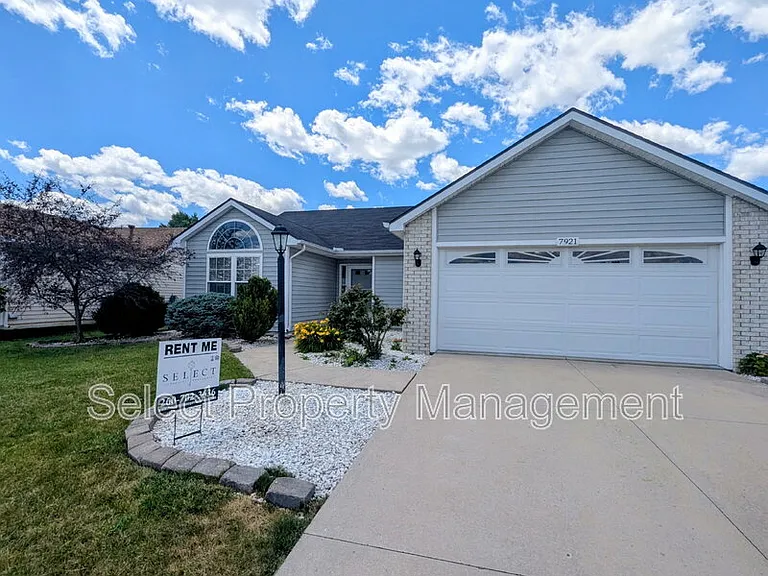 7921 Edinburgh Pl — Photo 2