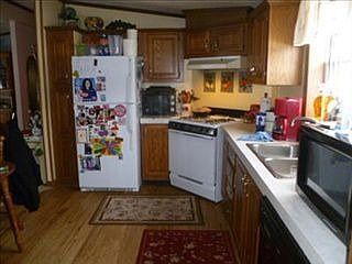 3rd image of 9266 E 128th St