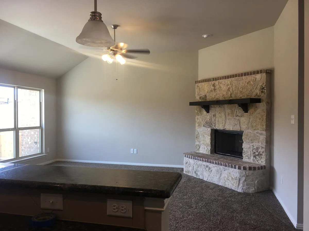 Building Photo - 305 Santo Dr