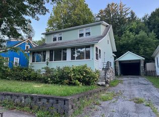 10 Elm St, Chester, NJ 07930