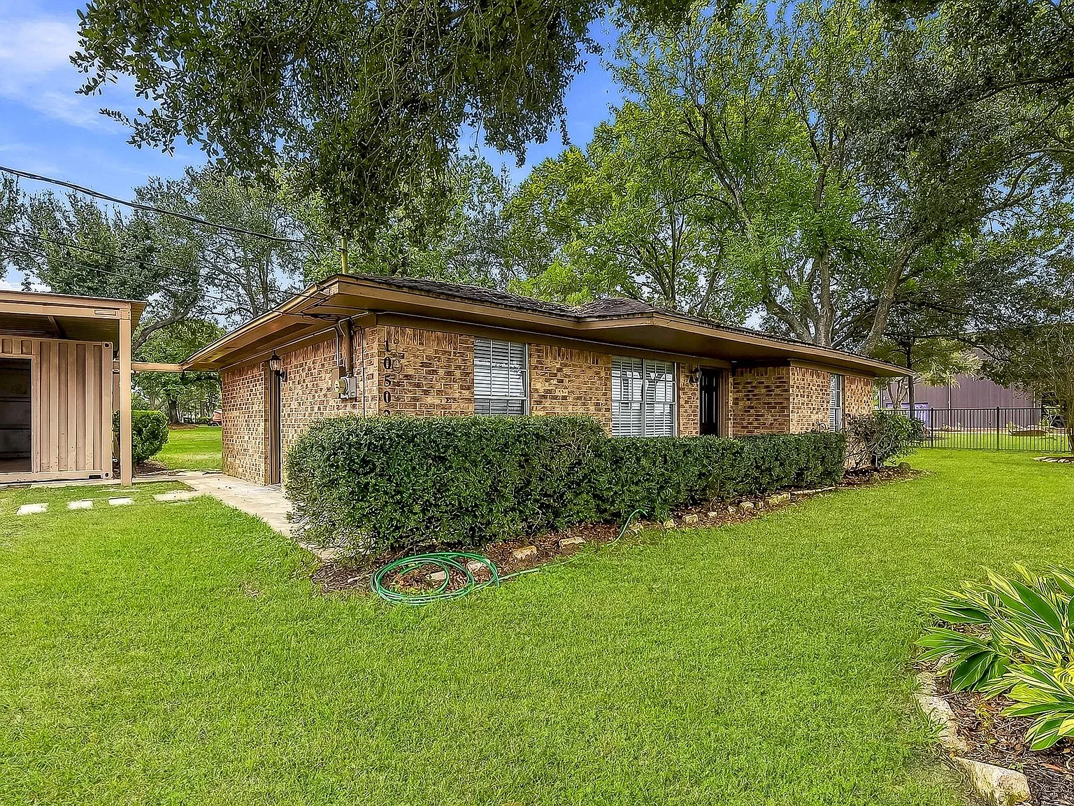 2 bed, 1.0 bath, 1024 sqft, $1,600 — Photo 3