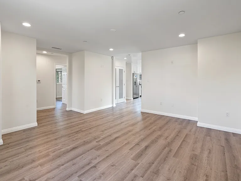 2446 S Dunsmuir Ave — Photo 30