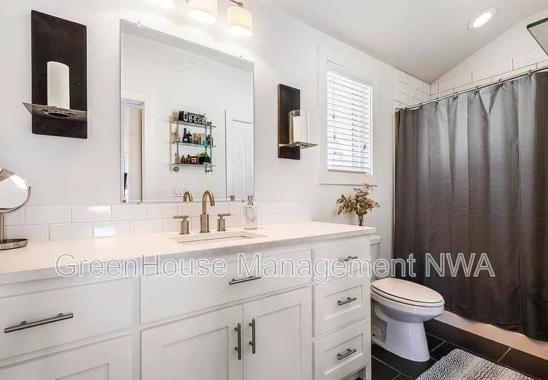 636 SW B St — Photo 25