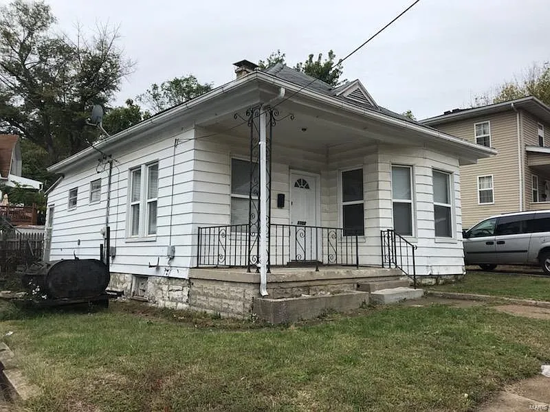 1102 W 9th St photo 1