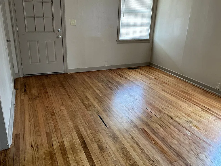 2935 Jackson St — Photo 4