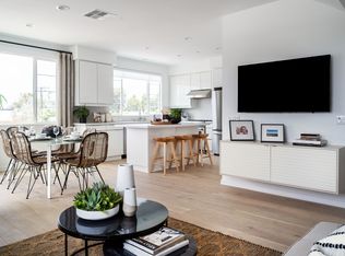 328 Ford Rd, Costa Mesa, CA 92627