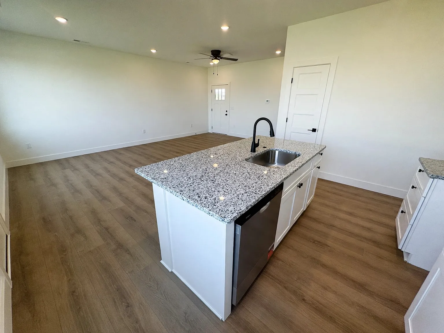 4 bed, 1650 sqft, $1,800 — Photo 4