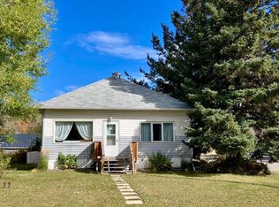 12165 S 21st Ave, Crowsnest Pass, AB T0K0E0