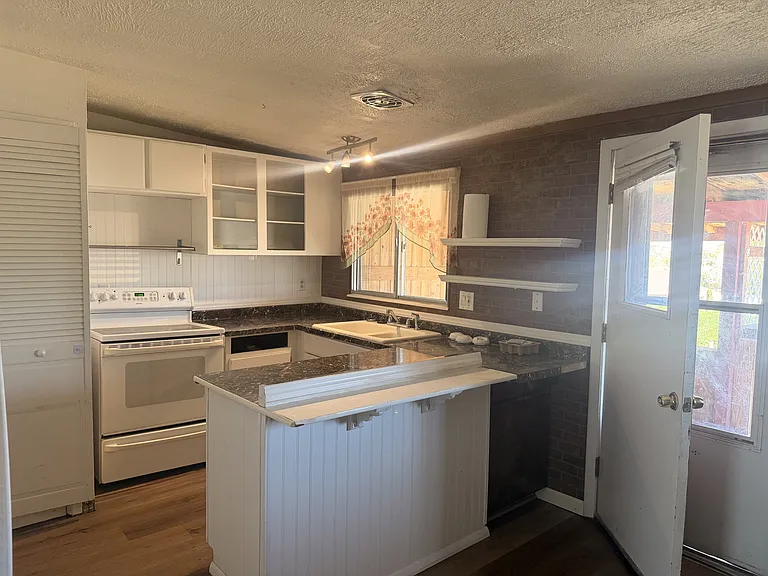 589 Oquirrh Ave — Photo 6
