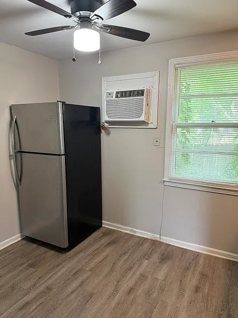 1 bed, 1.0 bath, 800 sqft, $1,295 — Photo 2