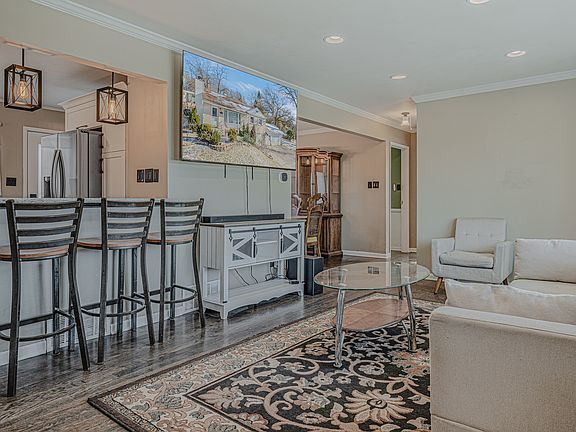 4th image of 35049 N Edgewater Ln